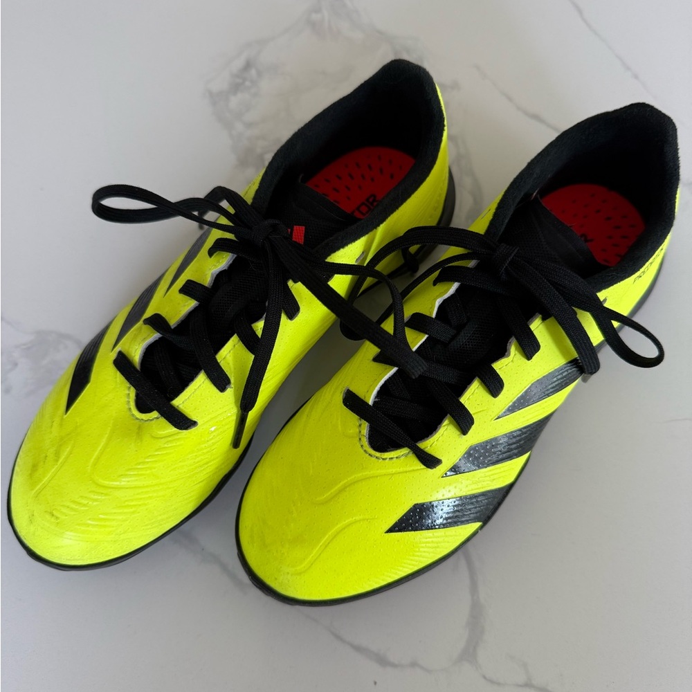 Adidas Predator Turf Soccer ⚽️ Shoe, youth 4.5